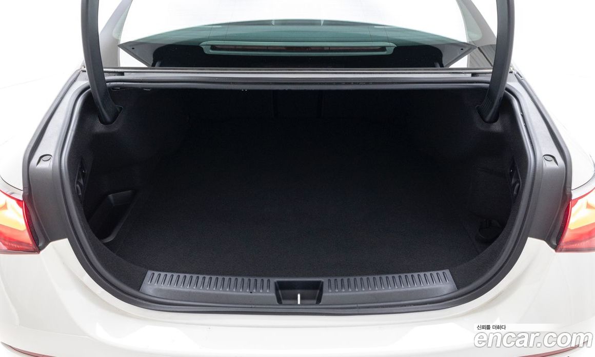 Mercedes-Benz E-Class W214 фото 11