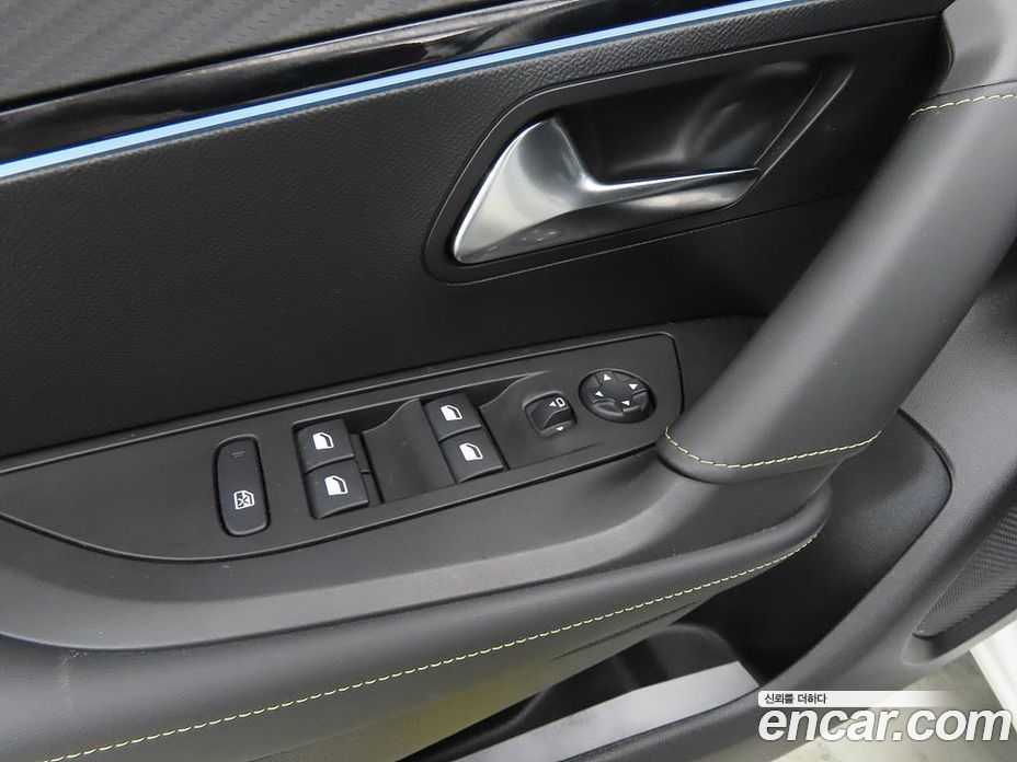 Peugeot e-2008 2nd Gen фото 13