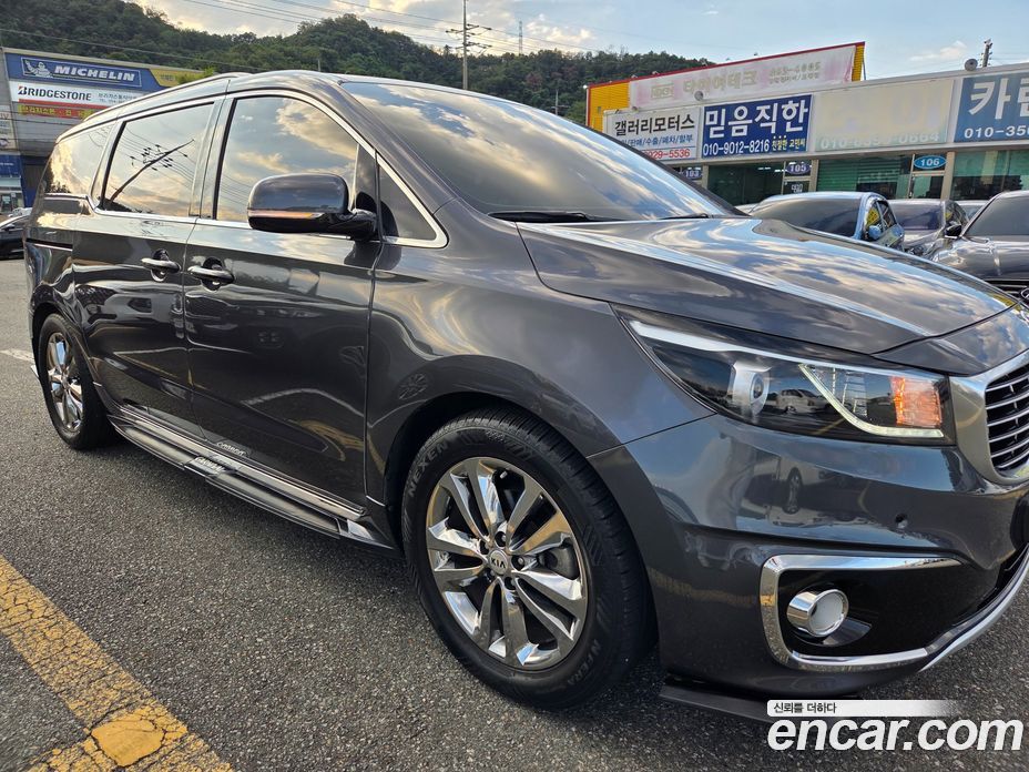 Kia Carnival 3rd Gen фото 2