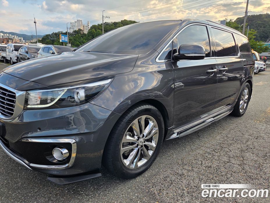 Kia Carnival 3rd Gen фото 3