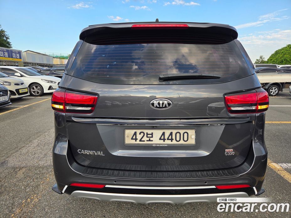 Kia Carnival 3rd Gen фото 4