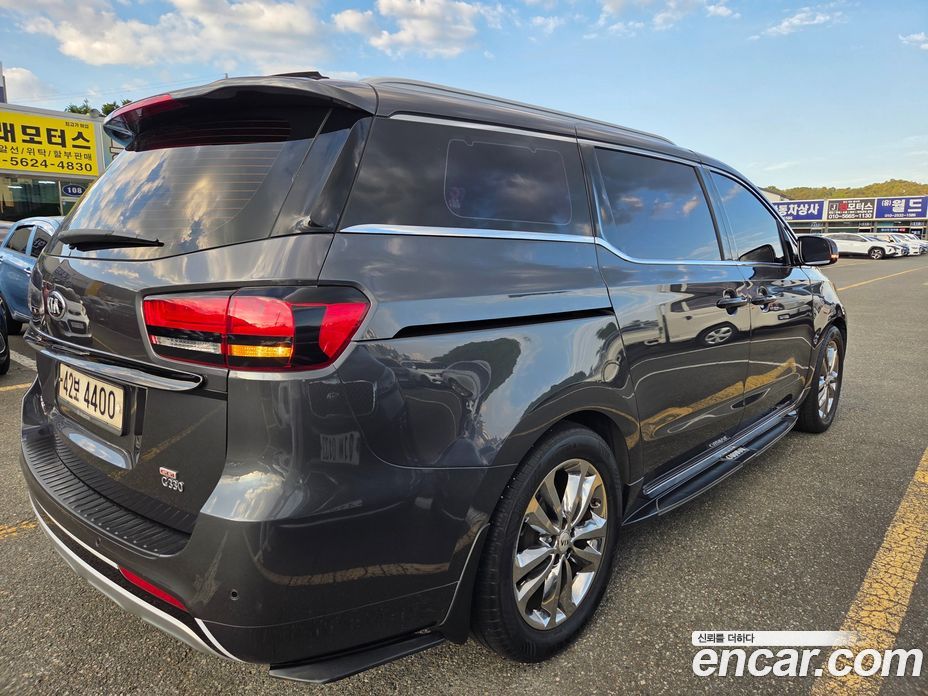 Kia Carnival 3rd Gen фото 6