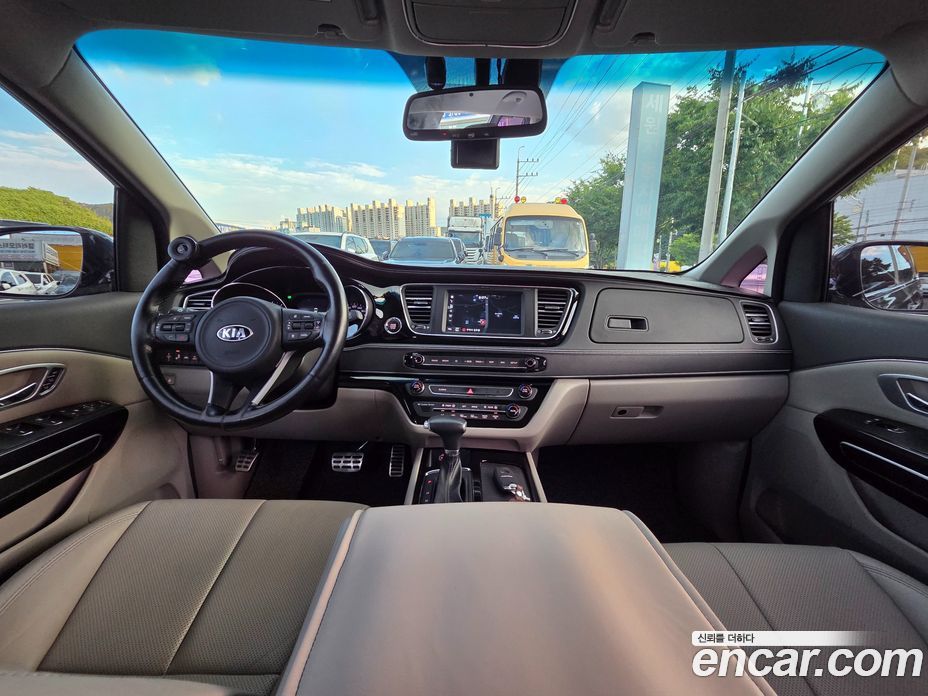 Kia Carnival 3rd Gen фото 7
