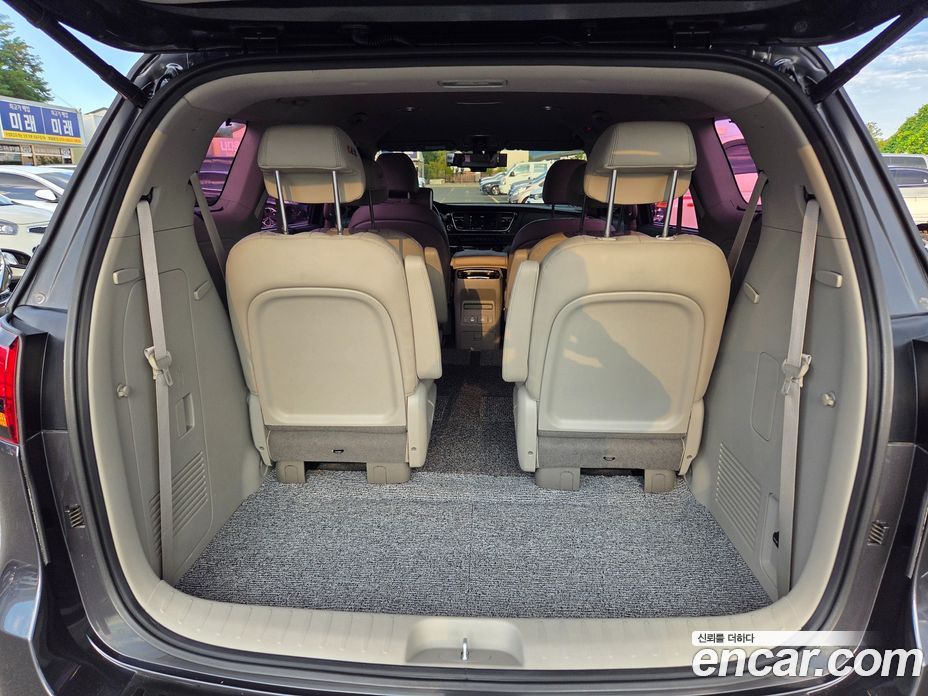 Kia Carnival 3rd Gen фото 14