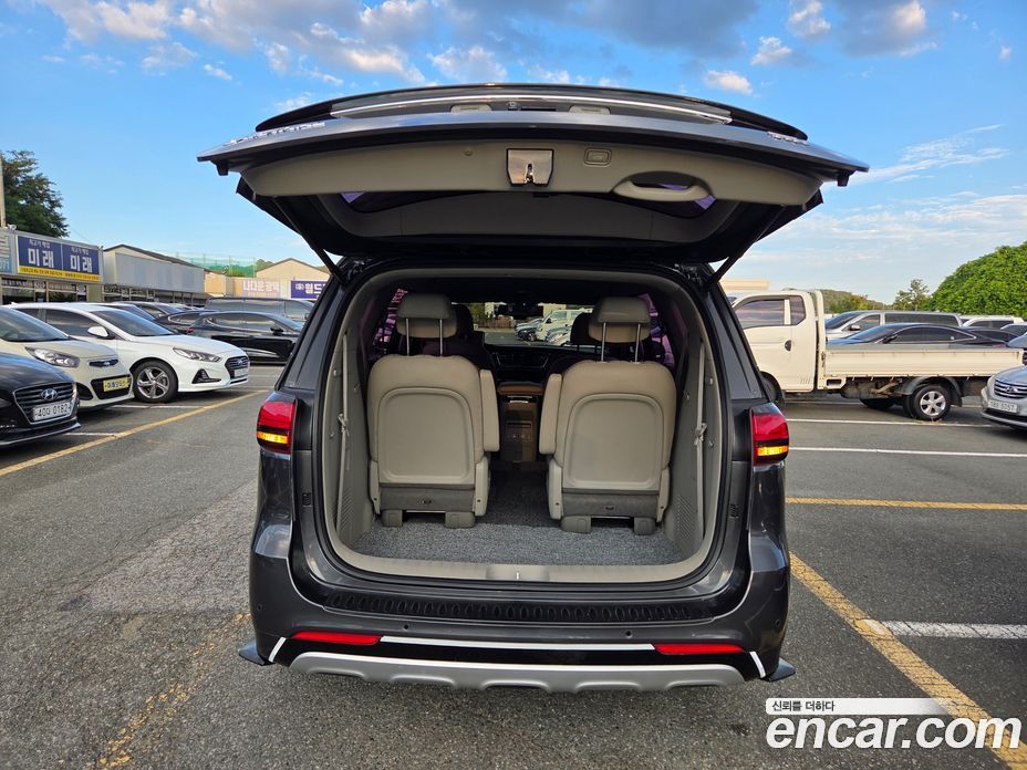 Kia Carnival 3rd Gen фото 15