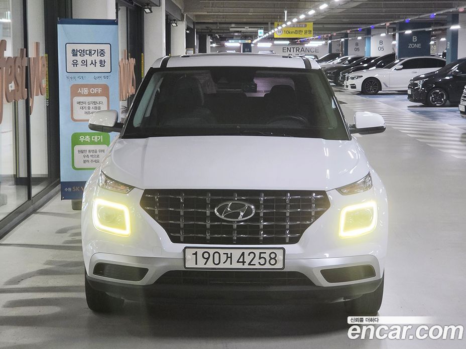 Hyundai Venue фото 2