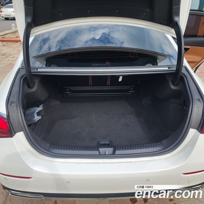 Mercedes-Benz E-Class W214 фото 10
