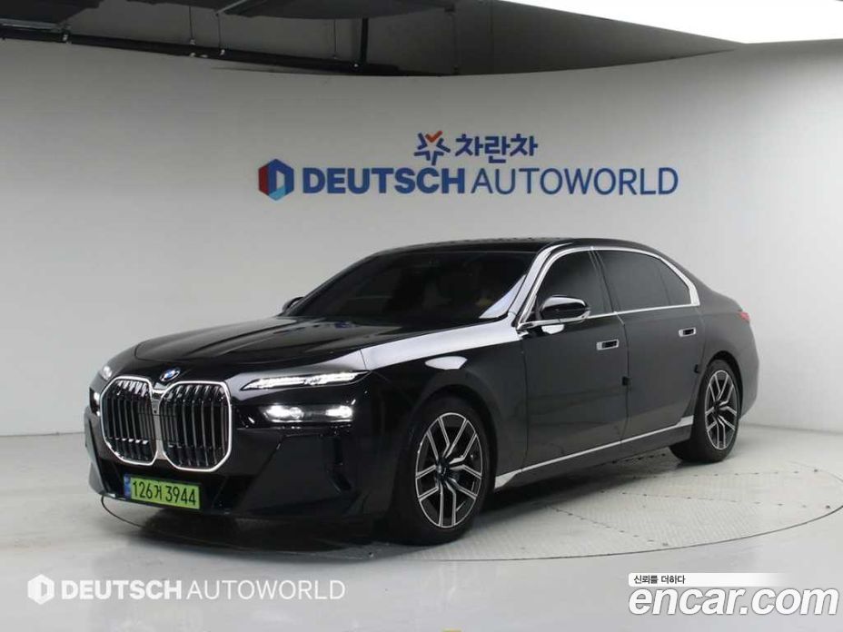 BMW 7-Series (G70) фото 3
