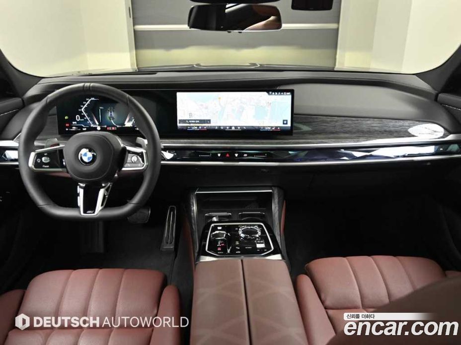 BMW 7-Series (G70) фото 7