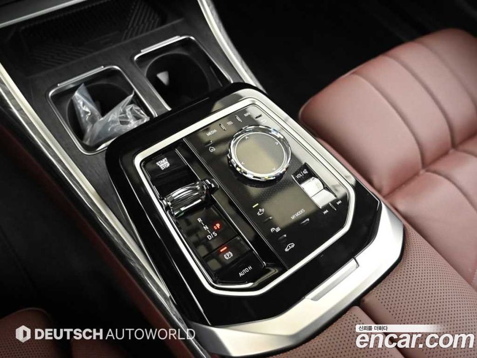 BMW 7-Series (G70) фото 9