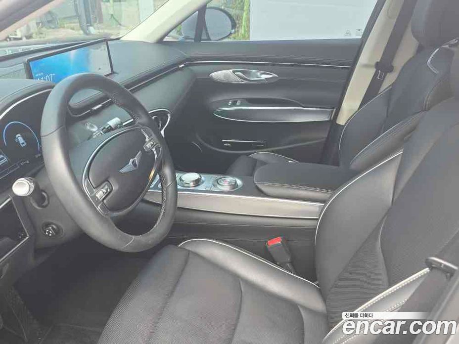 Genesis GV70 фото 9