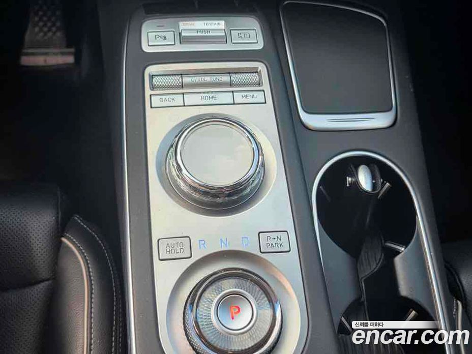 Genesis GV70 фото 13