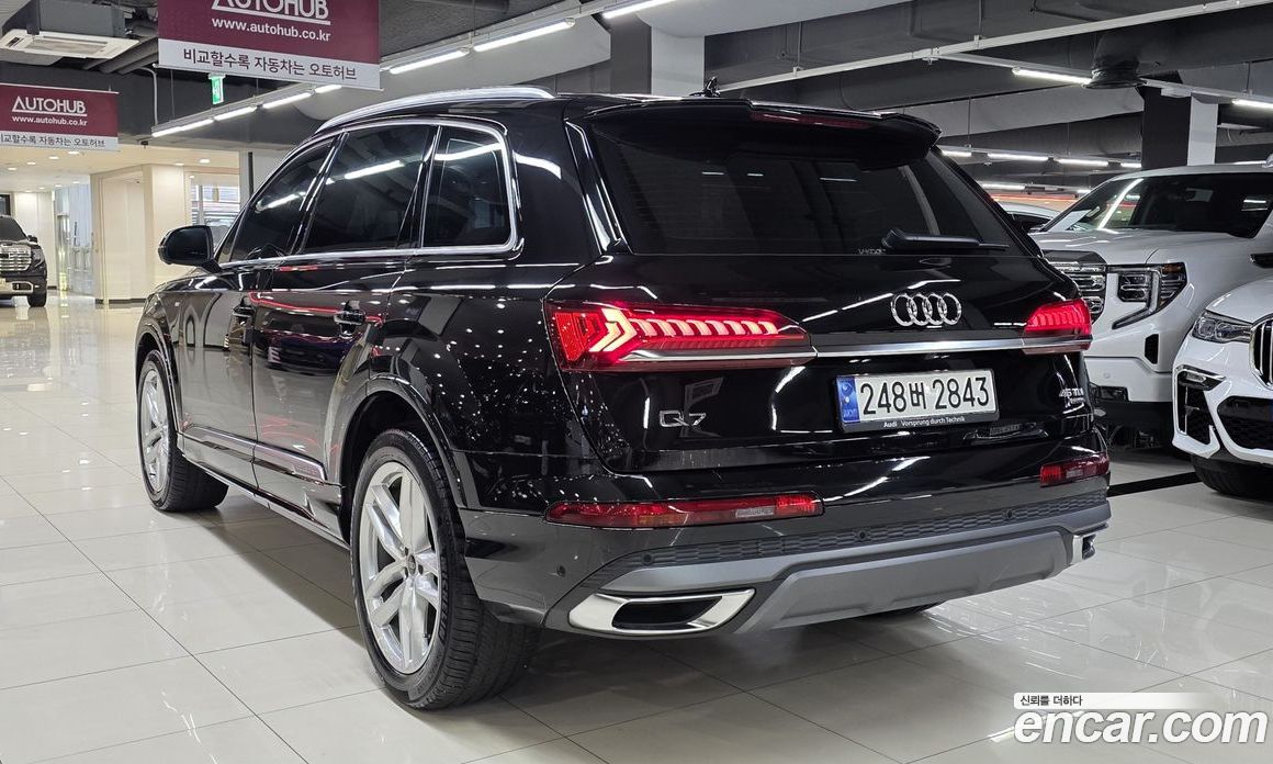 Audi Q7 (4M) фото 8