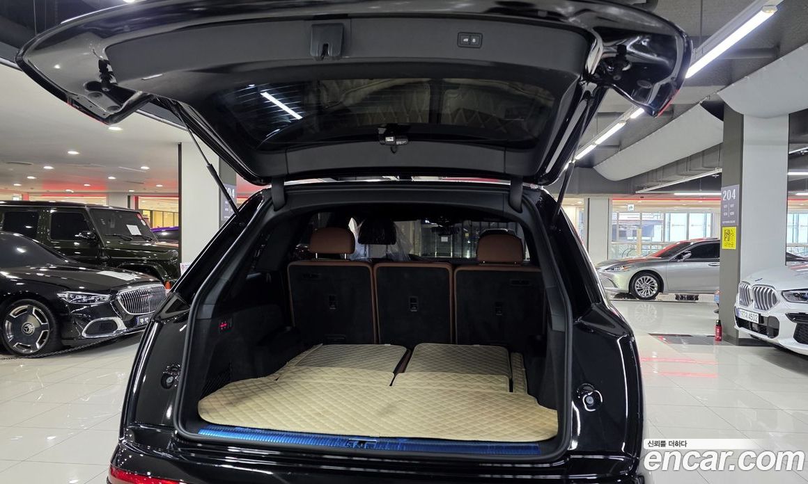 Audi Q7 (4M) фото 9