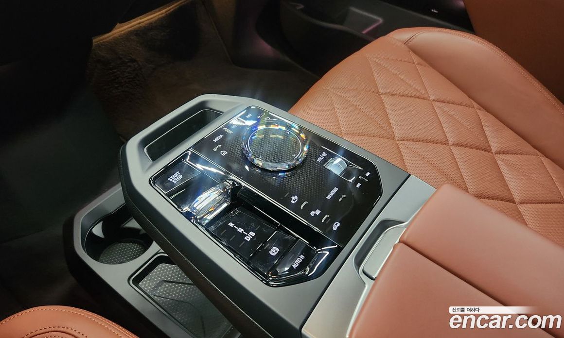 BMW iX фото 9
