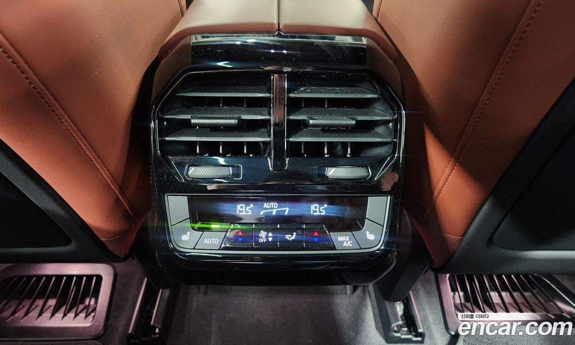 BMW iX фото 17