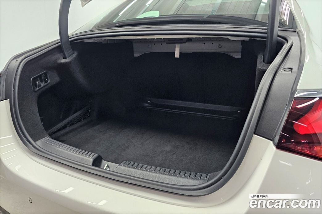 Mercedes-Benz E-Class W214 фото 11