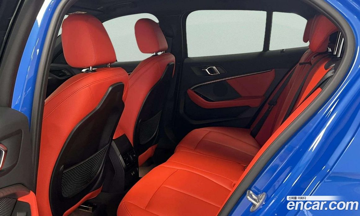 BMW 1-Series (F40) фото 11