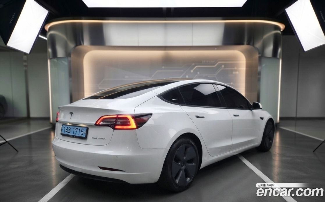 Tesla Model 3 фото 6
