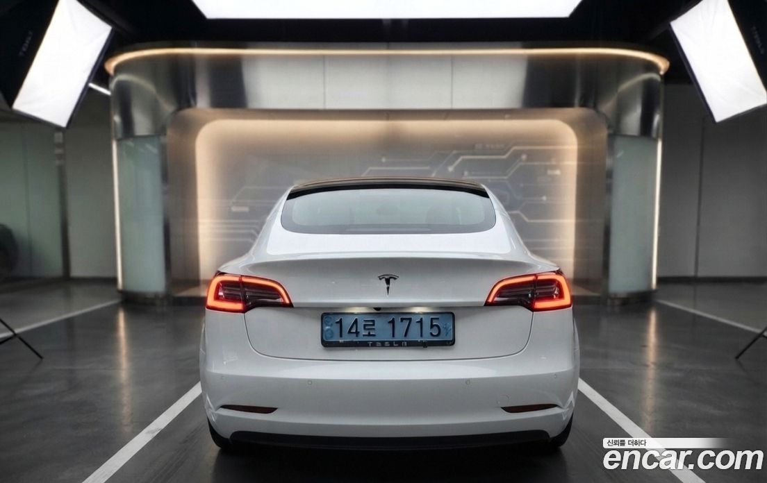 Tesla Model 3 фото 8