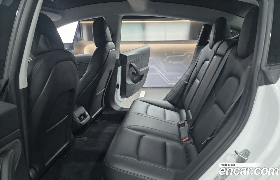 Tesla Model 3 фото 10