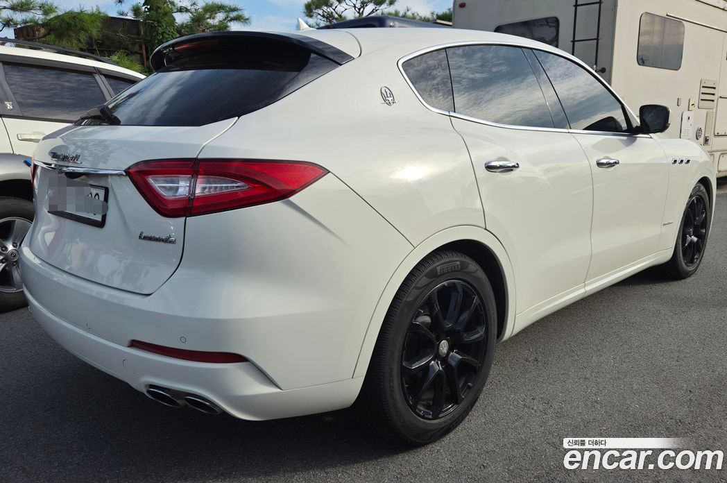 Maserati Levante фото 2
