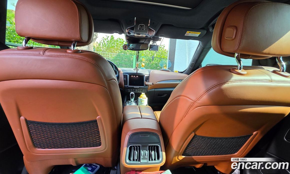 Maserati Levante фото 10