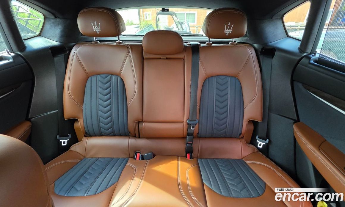 Maserati Levante фото 11