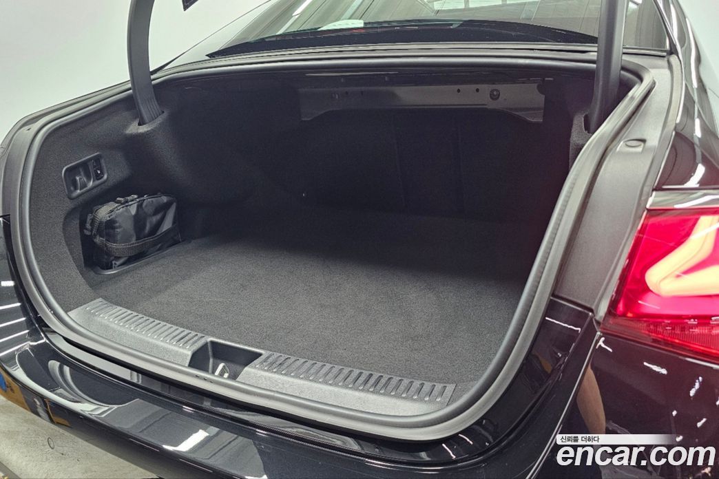 Mercedes-Benz E-Class W214 фото 11