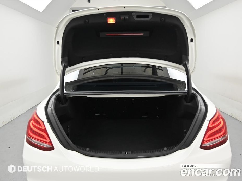 Mercedes-Benz C-Class W205 фото 19