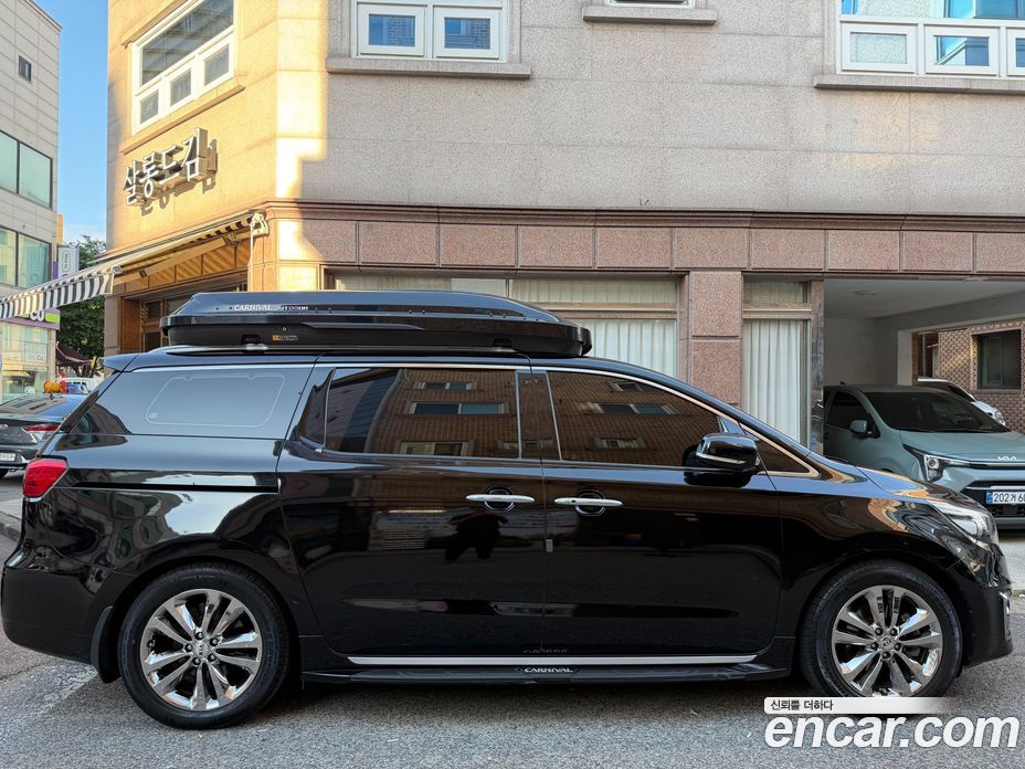 Kia Carnival 3rd Gen фото 2