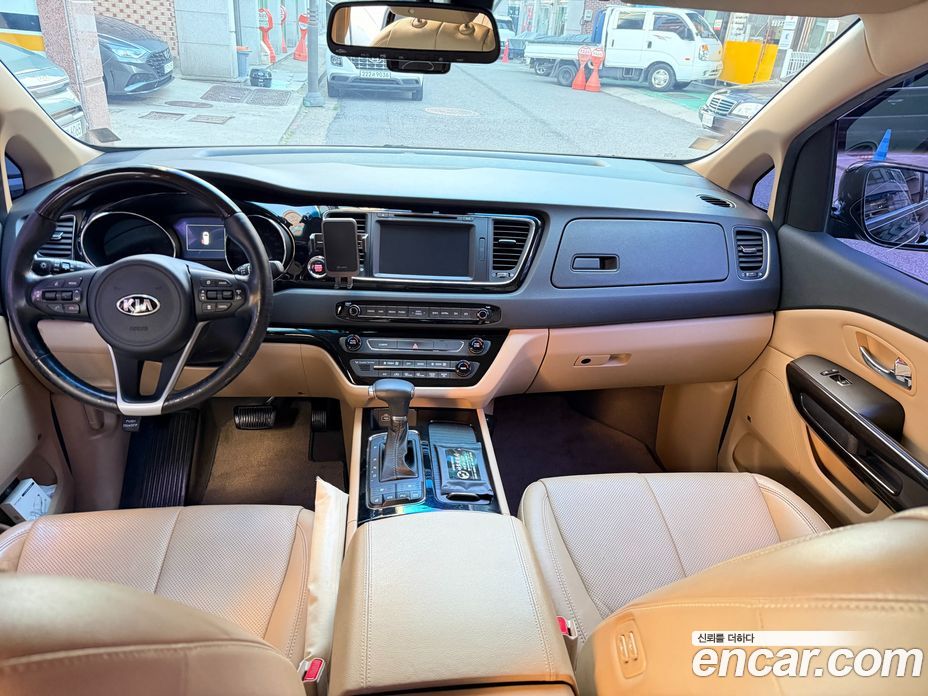 Kia Carnival 3rd Gen фото 11