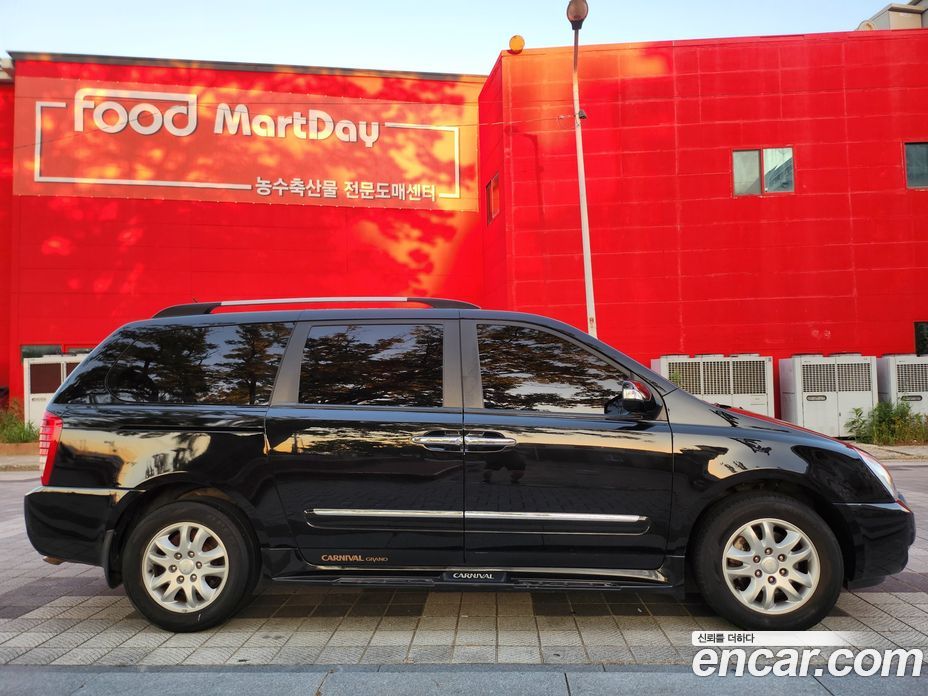 Kia Carnival 2nd Gen Restyling фото 8