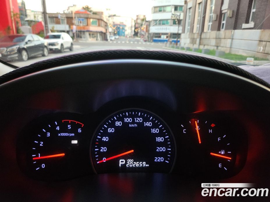 Kia Carnival 2nd Gen Restyling фото 16