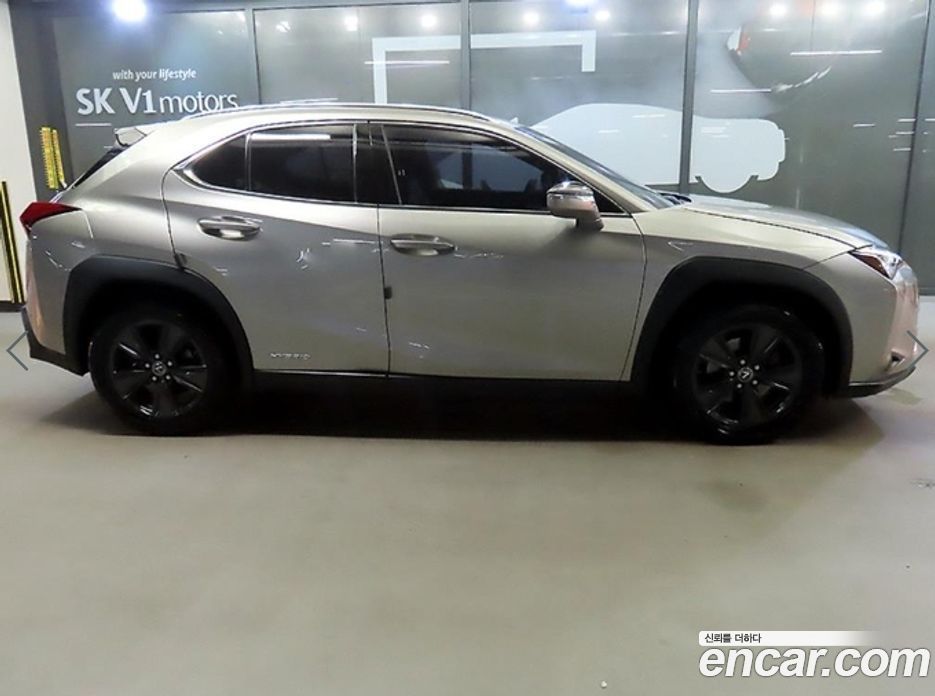 Lexus UX250h фото 3