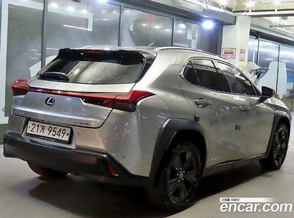 Lexus UX250h фото 4