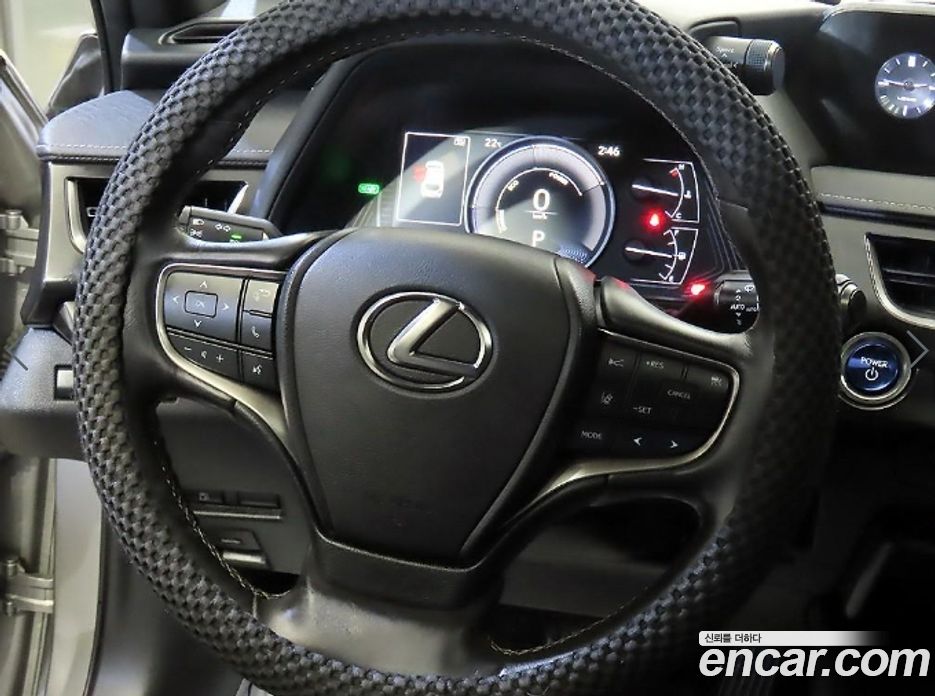 Lexus UX250h фото 8