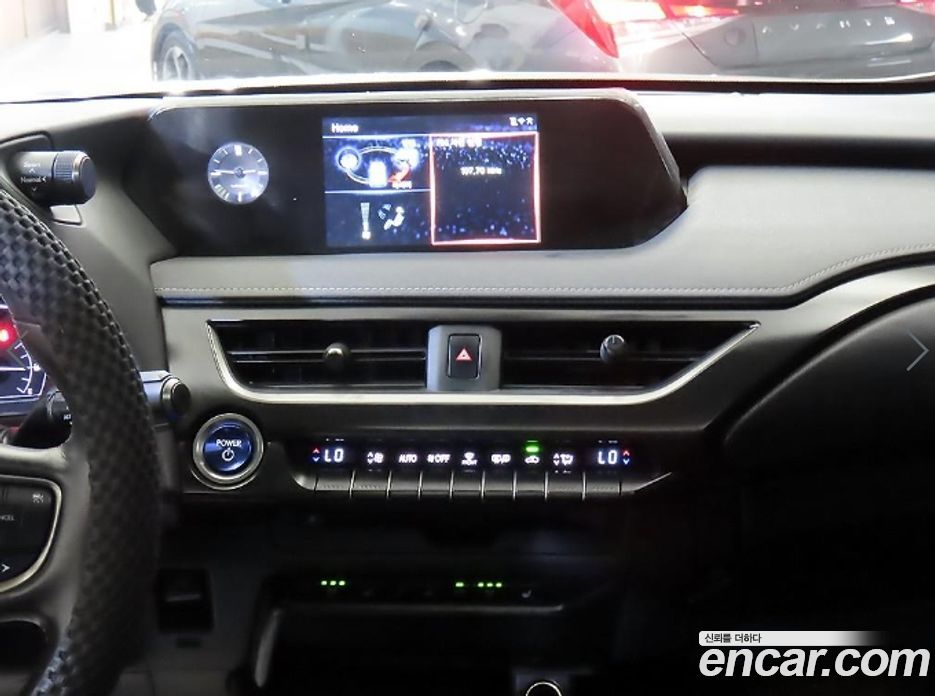 Lexus UX250h фото 11