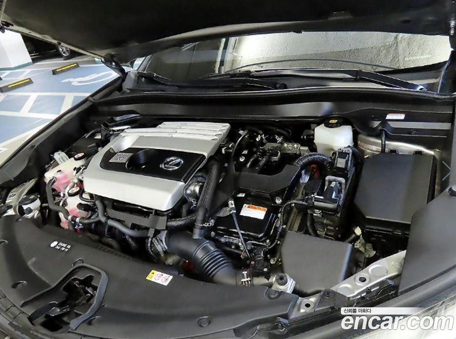 Lexus UX250h фото 18