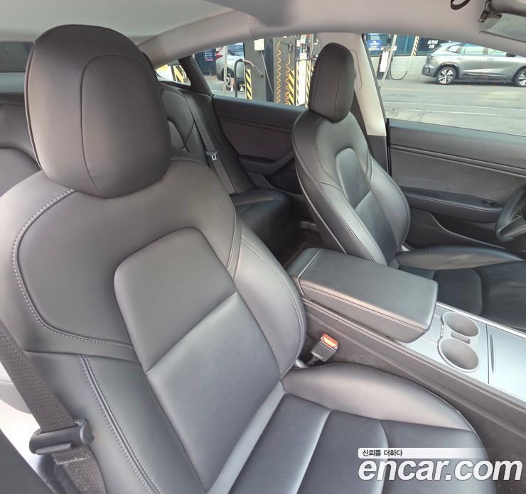 Tesla Model 3 фото 10