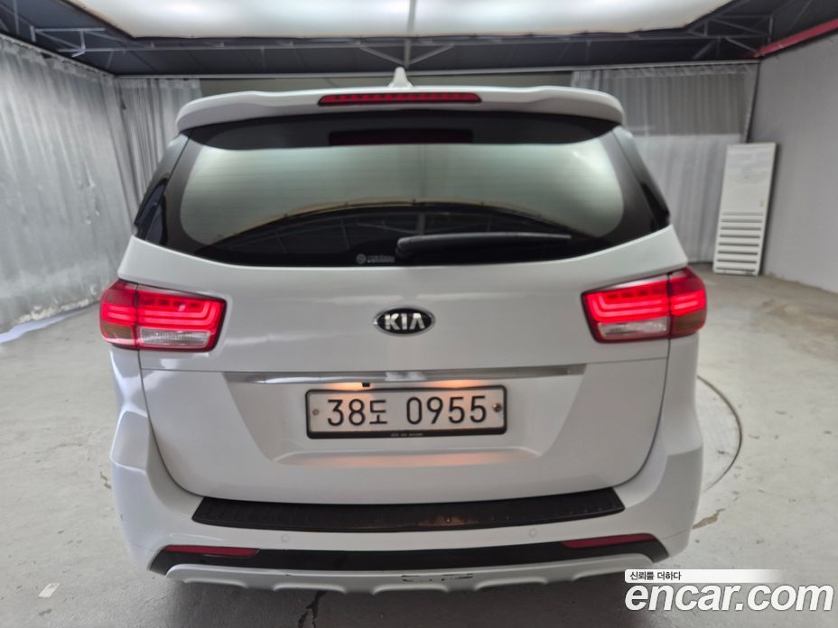 Kia Carnival 3rd Gen фото 5