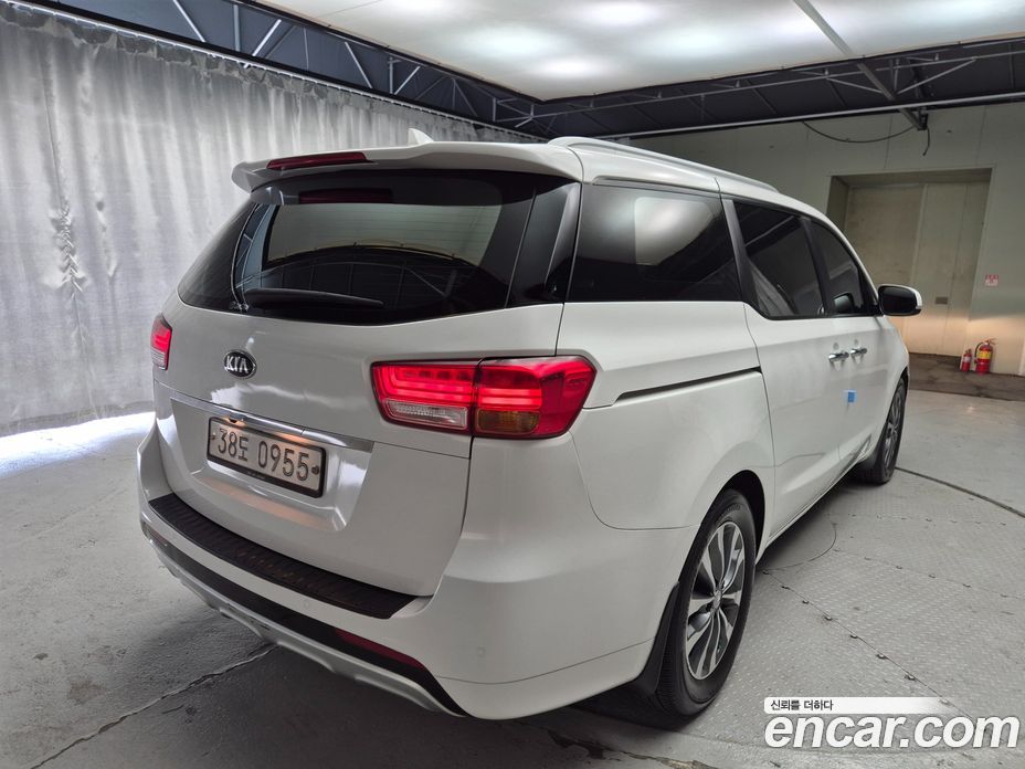 Kia Carnival 3rd Gen фото 6