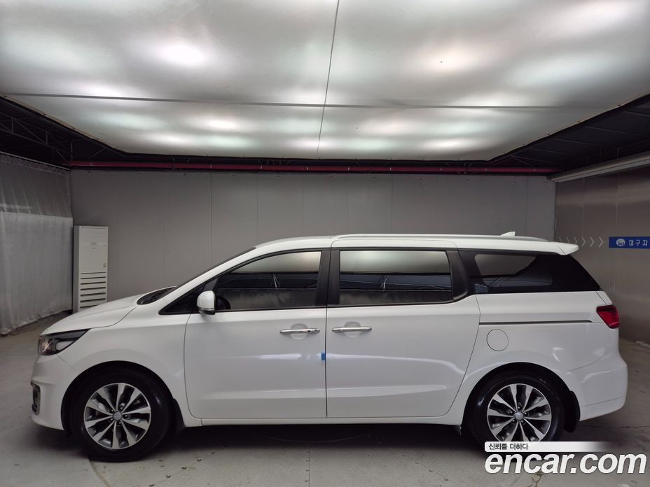 Kia Carnival 3rd Gen фото 8
