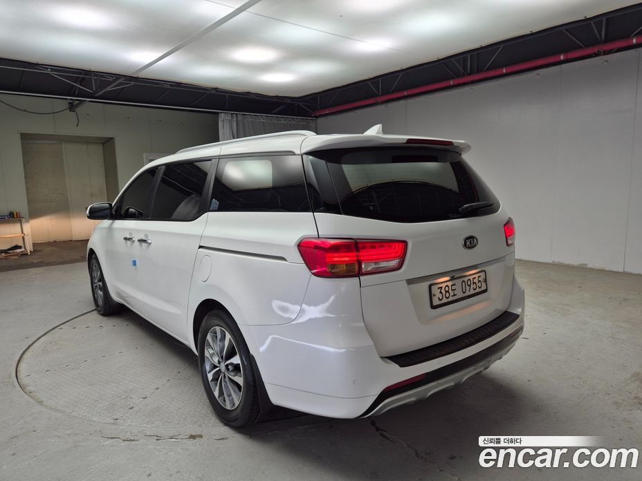 Kia Carnival 3rd Gen фото 9