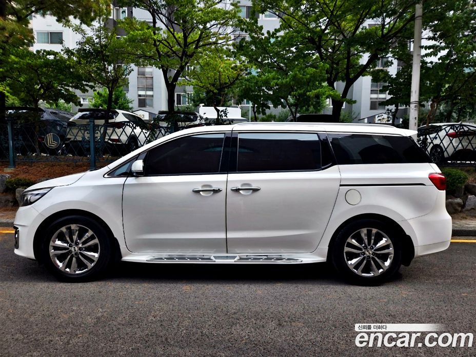 Kia Carnival 3rd Gen фото 4