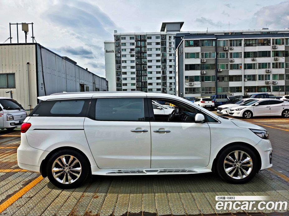 Kia Carnival 3rd Gen фото 5