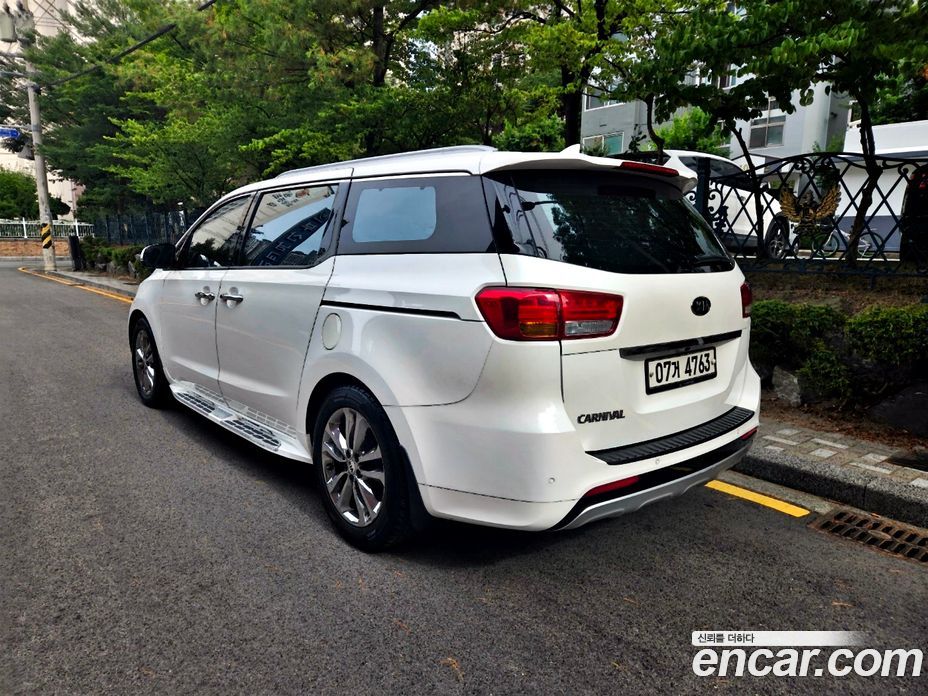 Kia Carnival 3rd Gen фото 6