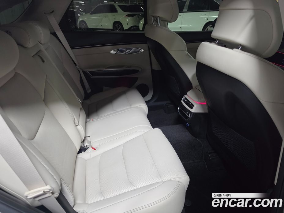 Genesis GV70 фото 10