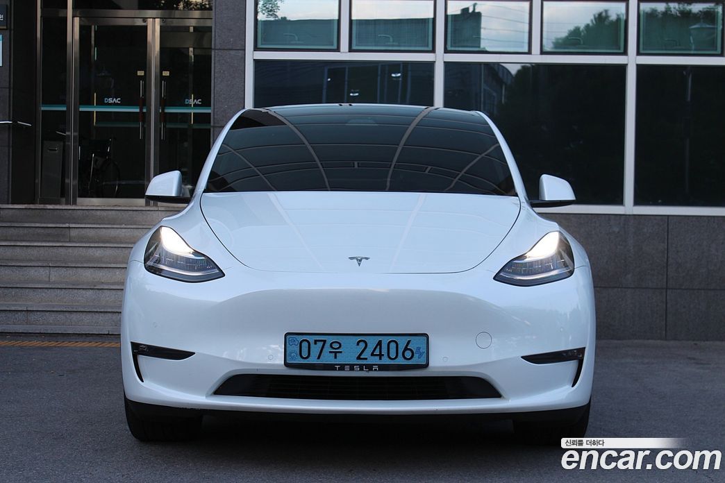Tesla Model Y фото 2