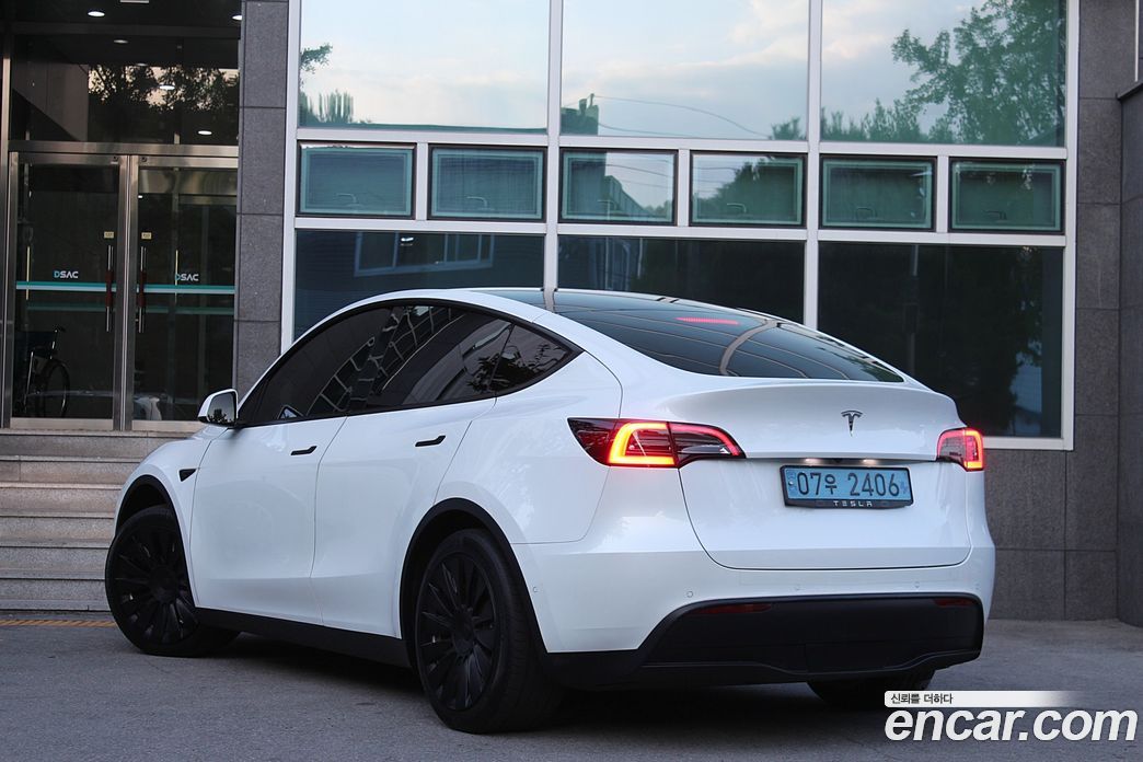 Tesla Model Y фото 5